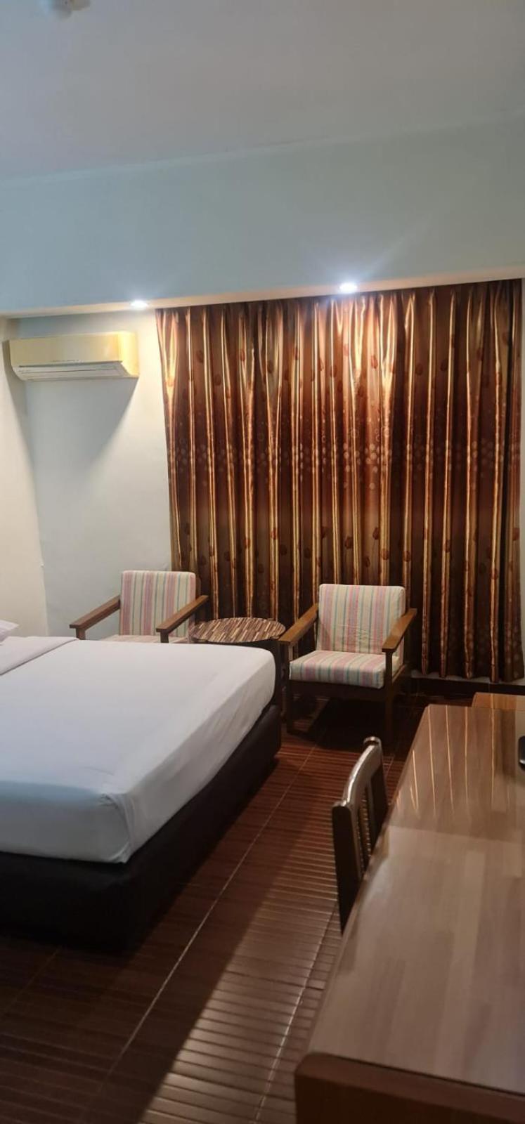 טאנג'ונג פינאנג Paradise Hotel מראה חיצוני תמונה