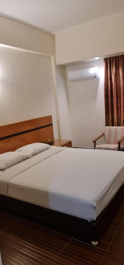 טאנג'ונג פינאנג Paradise Hotel מראה חיצוני תמונה